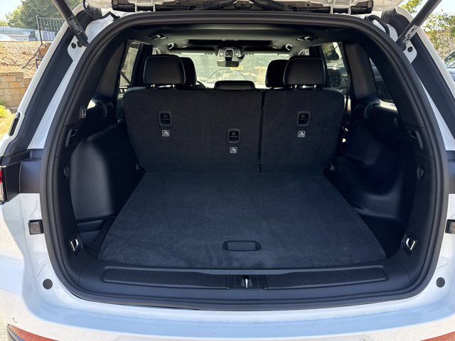 New 2027 Jeep Grand Cherokee Altitude RWD image 18