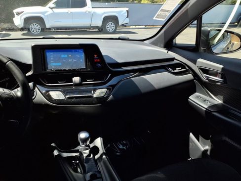 Used 2018 Toyota C-HR XLE FWD image 25
