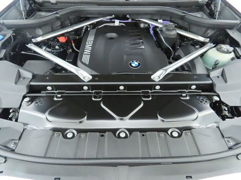 Used 2026 BMW X5 sDrive40i w/ M Sport Package image 32