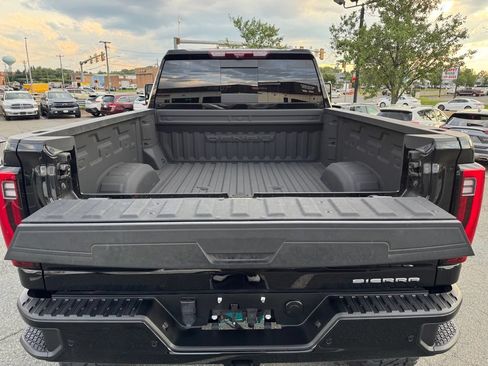 Used 2024 GMC Sierra 2500 Denali Ultimate AWD/4WD image 9
