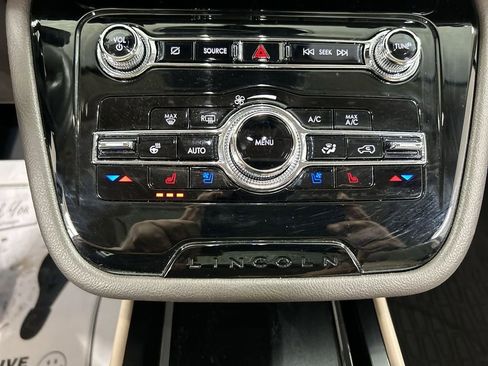 Used 2022 Lincoln Corsair AWD w/ Premium Package image 17
