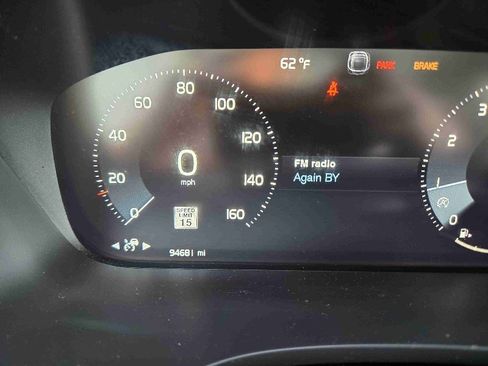 Used 2018 Volvo XC60 T6 Momentum w/ Convenience Package image 18