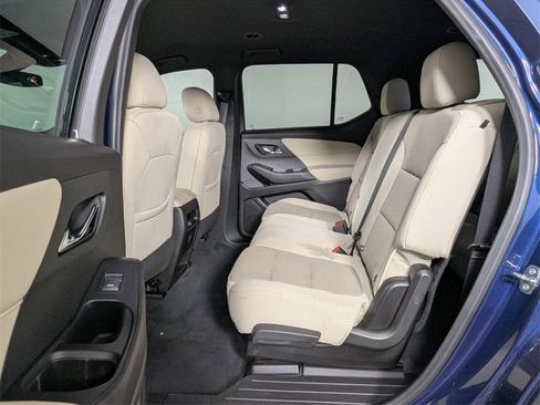 Used 2022 Chevrolet Traverse LS image 22