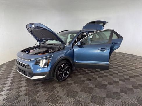 Certified 2025 Kia Niro EX FWD image 14