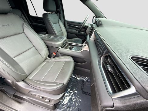 Used 2024 GMC Yukon Denali RWD image 15