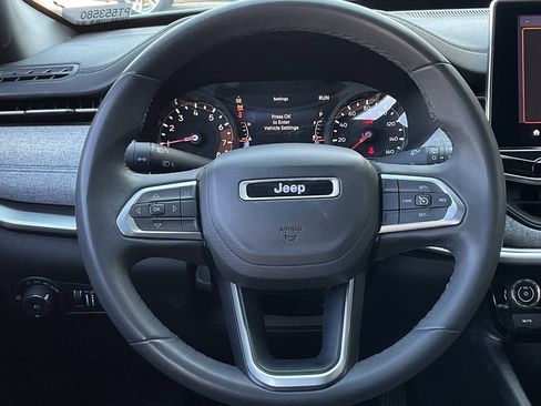 Used 2023 Jeep Compass Latitude image 21