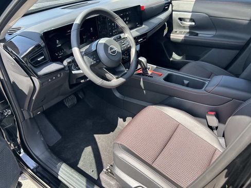 New 2026 Nissan Kicks SR w/ SR Premium Package FWD image 14
