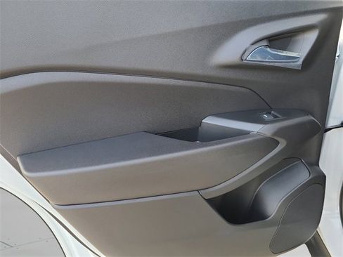 New 2026 Chevrolet Trax LT image 18