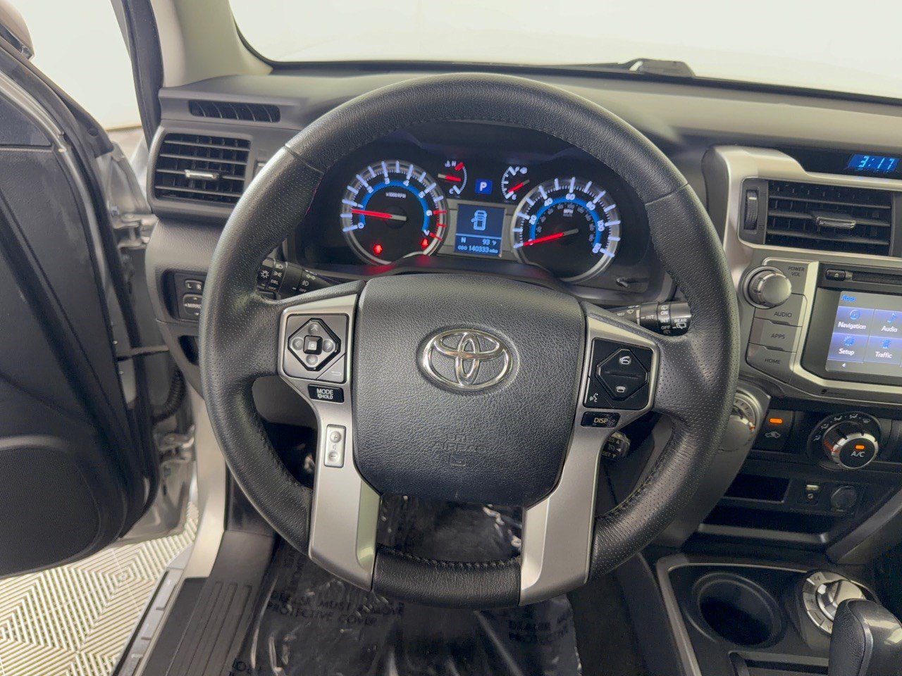 Used 2019 Toyota 4Runner SR5 AWD/4WD image 10
