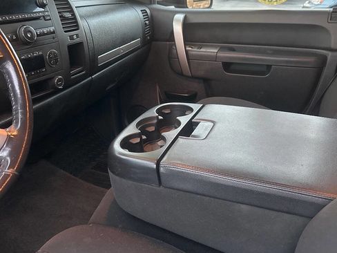 Used 2011 Chevrolet Silverado 2500 LT w/ Interior Plus Package RWD image 13