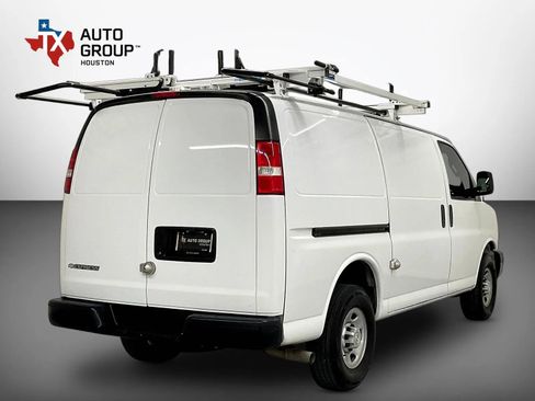 Used 2021 Chevrolet Express 2500 w/ Driver Convenience Package RWD image 4