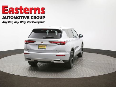 Used 2024 Mitsubishi Outlander SE image 39