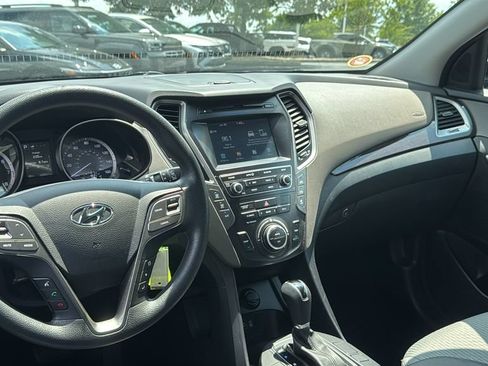Used 2018 Hyundai Santa Fe SE AWD/4WD image 10