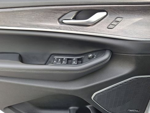 Used 2023 Jeep Grand Cherokee image 11