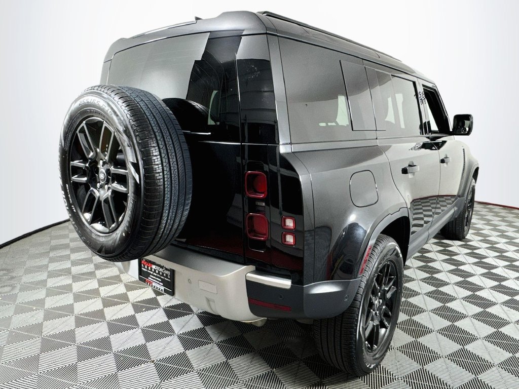 Used 2025 Land Rover Defender 110 S AWD/4WD image 7