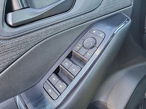 Used 2023 Nissan Rogue S image 30