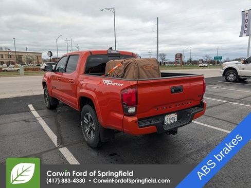 Used 2018 Toyota Tacoma TRD Sport w/ TRD Premium Sport Package image 5