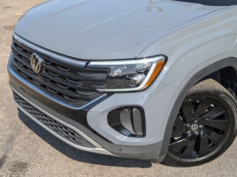 Used 2024 Volkswagen Atlas Cross Sport SE w/ Panoramic Sunroof Package image 13