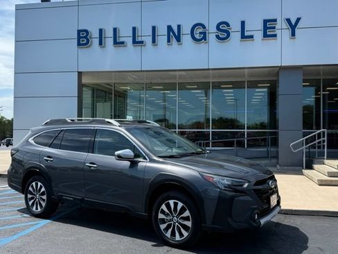 Used 2023 Subaru Outback Touring AWD/4WD image 1