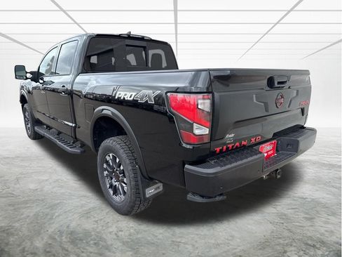 Used 2023 Nissan Titan PRO-4X w/ Pro-4x Convenience Package image 3
