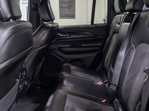 Used 2024 Jeep Grand Cherokee Altitude image 14