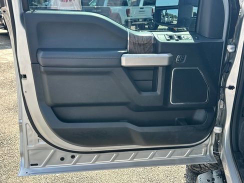 Used 2018 Ford F350 Lariat w/ Lariat Ultimate Package AWD/4WD image 11