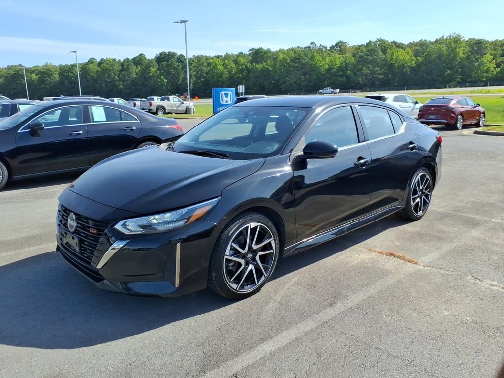 Used 2025 Nissan Sentra SR FWD image 3