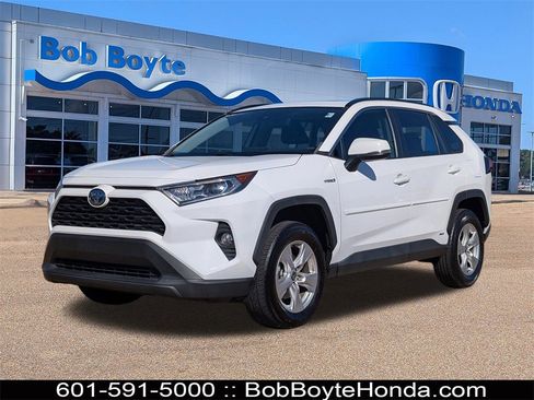Used 2021 Toyota RAV4 XLE image 1