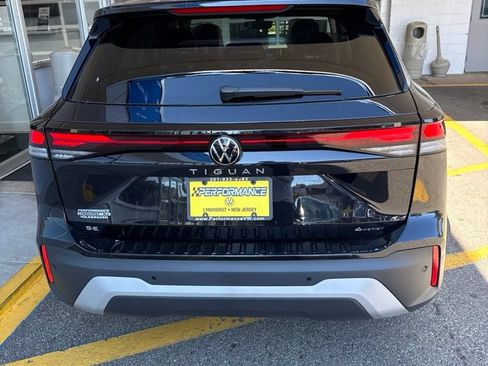 New 2026 Volkswagen Tiguan SE AWD/4WD image 11
