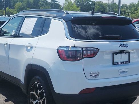 Used 2025 Jeep Compass Limited AWD/4WD image 5