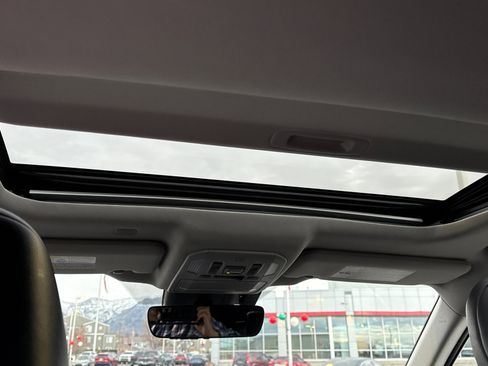 Used 2021 Toyota Highlander XLE image 16