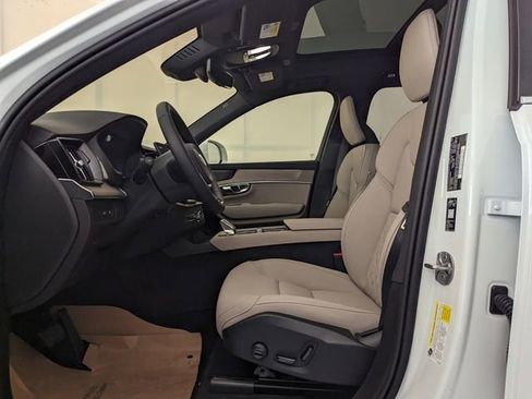 New 2026 Volvo XC90 T8 Plus w/ Protection Package Premier image 6