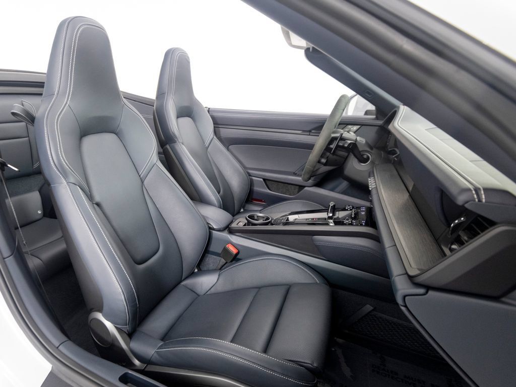 Certified 2025 Porsche 911 Carrera GTS RWD image 38