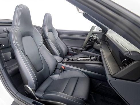 Certified 2025 Porsche 911 Carrera GTS RWD image 38