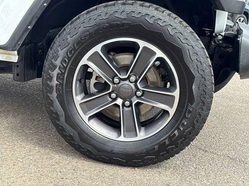 Used 2023 Jeep Wrangler Unlimited Sahara AWD/4WD image 7
