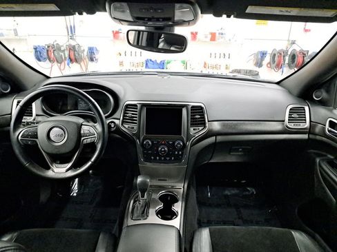 Used 2018 Jeep Grand Cherokee Altitude image 18