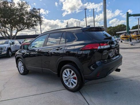 Used 2024 Toyota Corolla Cross LE w/ Moonroof Package image 6