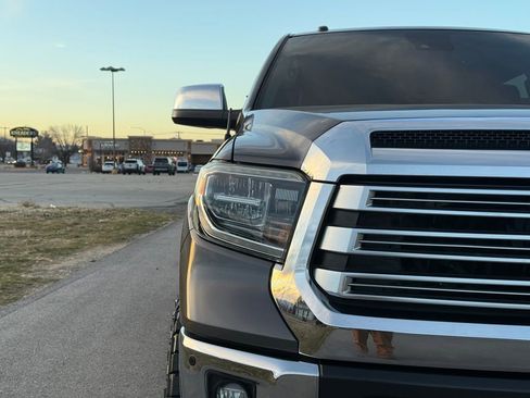Used 2018 Toyota Tundra Limited w/ Limited Premium Package AWD/4WD image 6