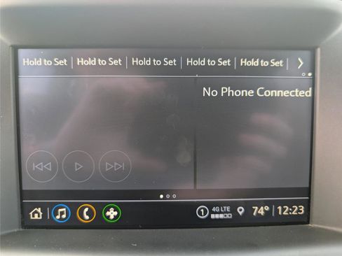 Used 2024 GMC Terrain SLT image 13