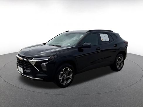 Used 2025 Chevrolet Trax LT image 8