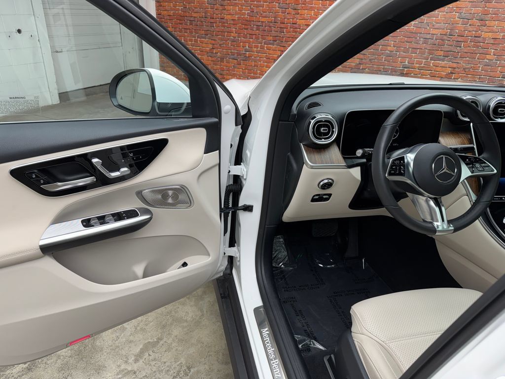 Certified 2026 Mercedes-Benz GLC 300 4MATIC image 8