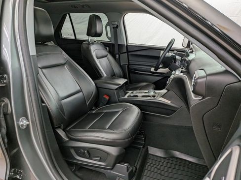 Used 2023 Ford Explorer XLT w/ Equipment Group 202A image 25