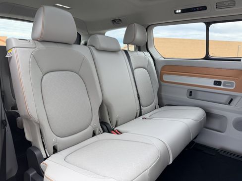 Used 2025 Volkswagen ID. Buzz 1st Edition RWD image 40