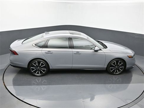 Used 2024 Honda Accord Touring image 18