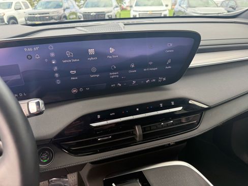 Used 2025 Buick Enclave Preferred FWD image 23