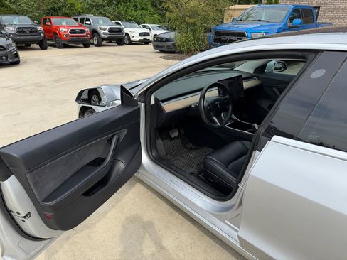 Used 2018 Tesla Model 3 Long Range AWD/4WD image 9