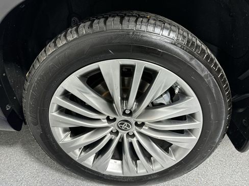 Used 2023 Toyota Highlander Platinum AWD/4WD image 5