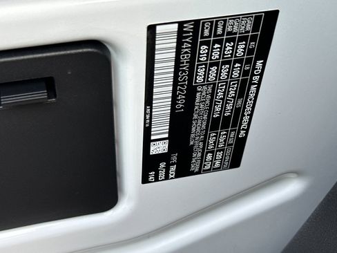 Used 2025 Mercedes-Benz Sprinter 2500 image 26