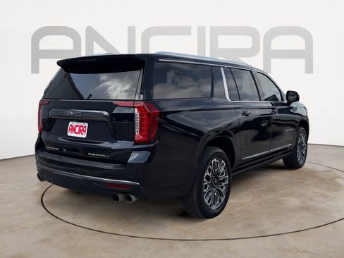 Used 2023 GMC Yukon XL Denali Ultimate AWD/4WD image 10
