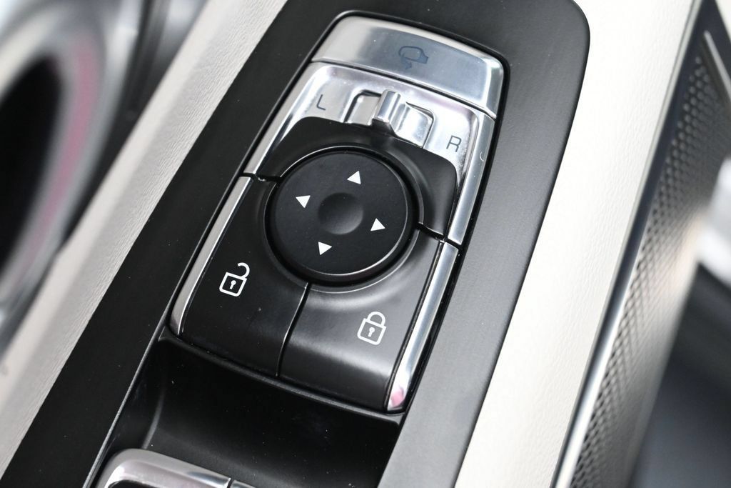 Used 2025 Kia Telluride SX w/ SX Captain's Chair Package AWD/4WD image 12